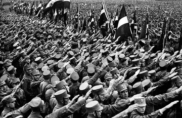 1932 — An NSPD parade - Hitler's party (Public domain).
