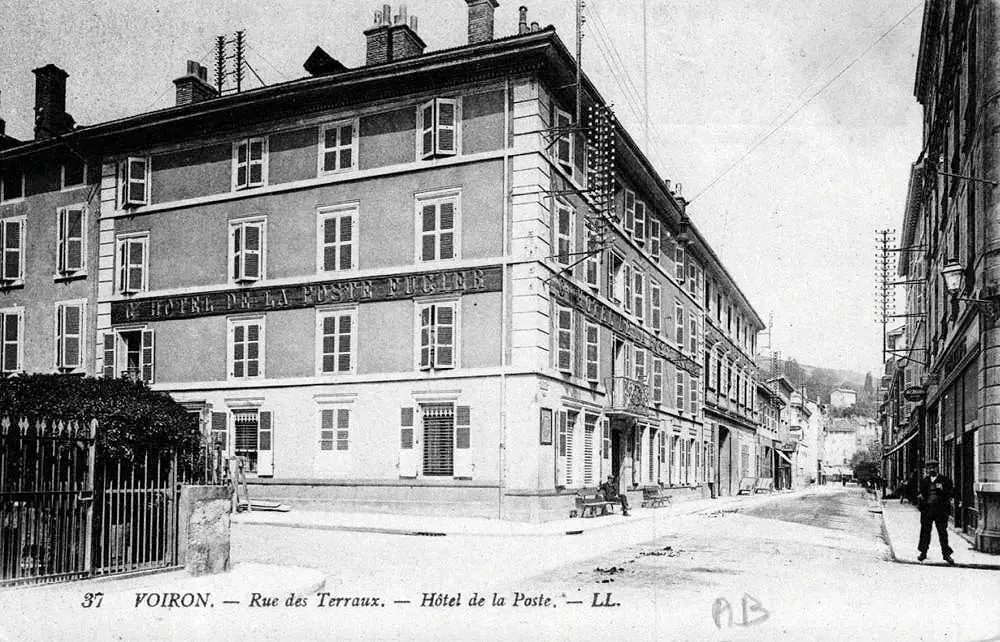 The Hôtel de la Poste in Voiron welcomes around a hundred Polish refugees (Public domain).