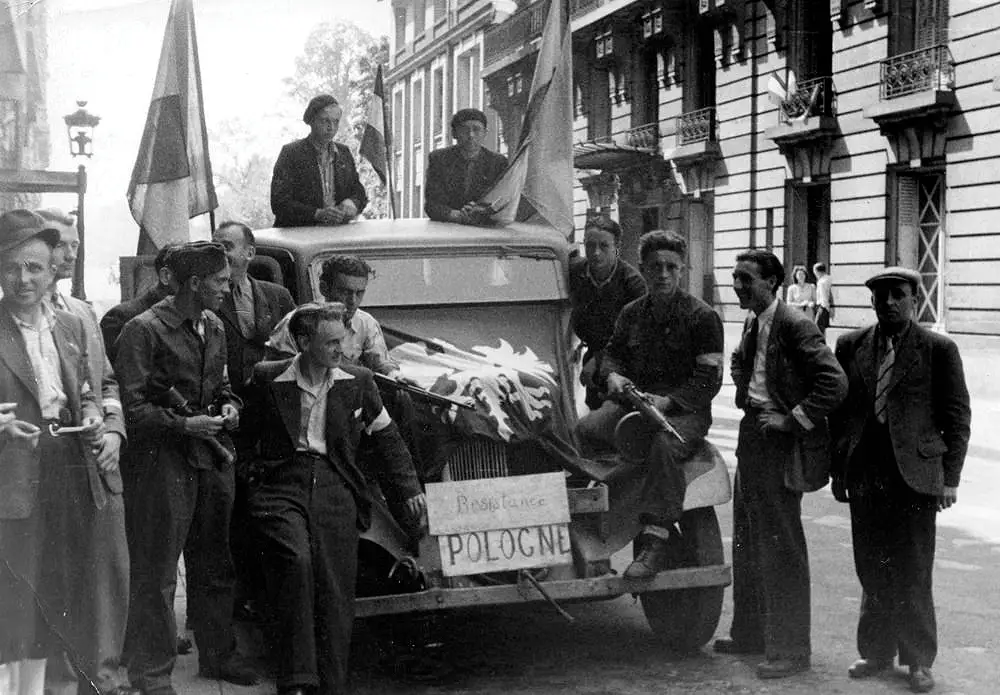 A group of Polish Resistance fighters in Paris (Public domain).