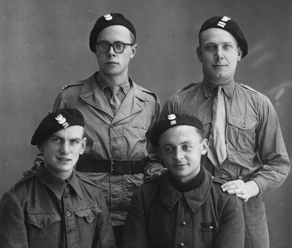 Polish Army soldiers. Photo sent to Zofia Lukasiewicz, biology teacher (Association Mémoire du lycée polonais - Polish High School Memorial Association).